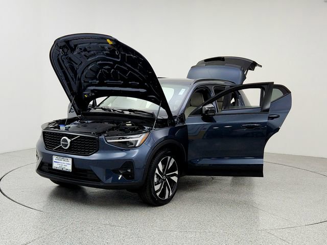 New 2026 Volvo XC40 B5 Ultra w/ Climate Package image 9