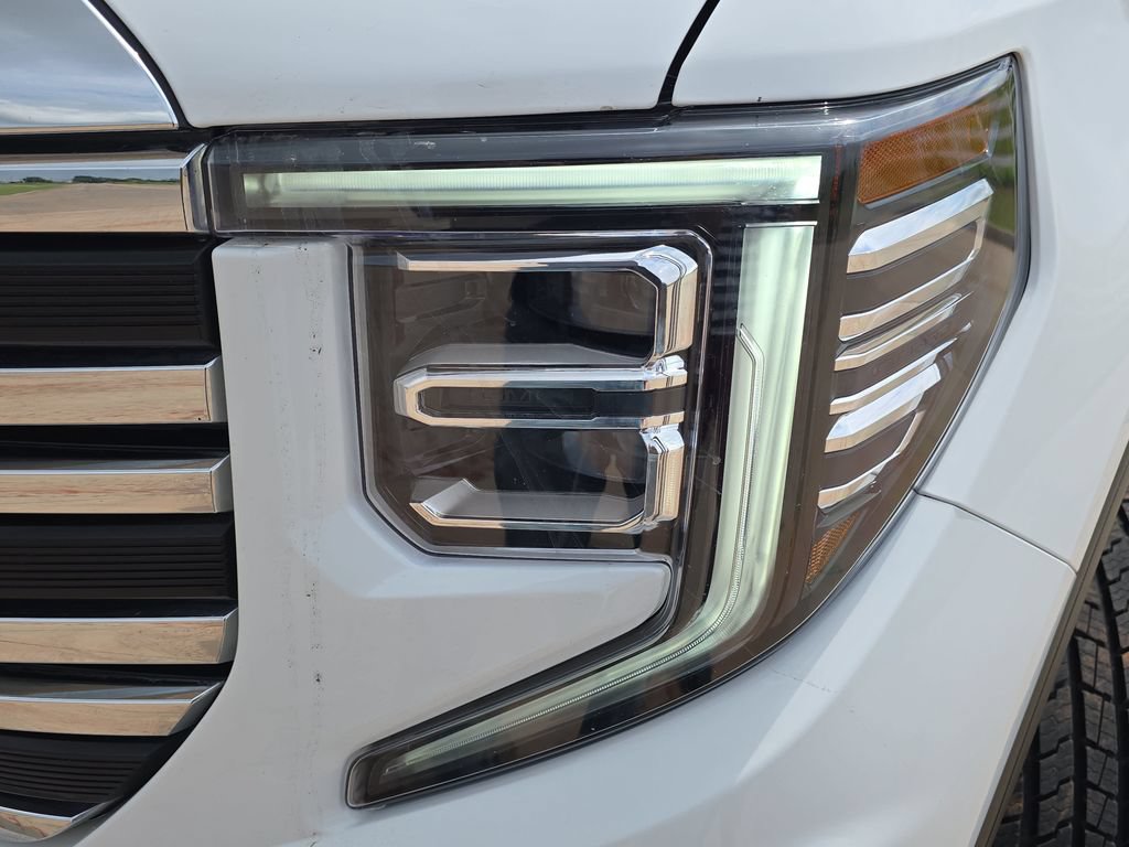 Used 2025 GMC Sierra 1500 SLT AWD/4WD image 32