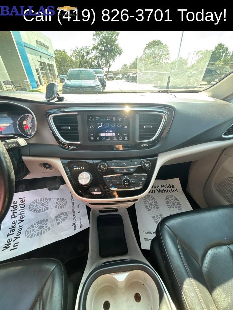 Used 2019 Chrysler Pacifica Touring-L FWD image 13