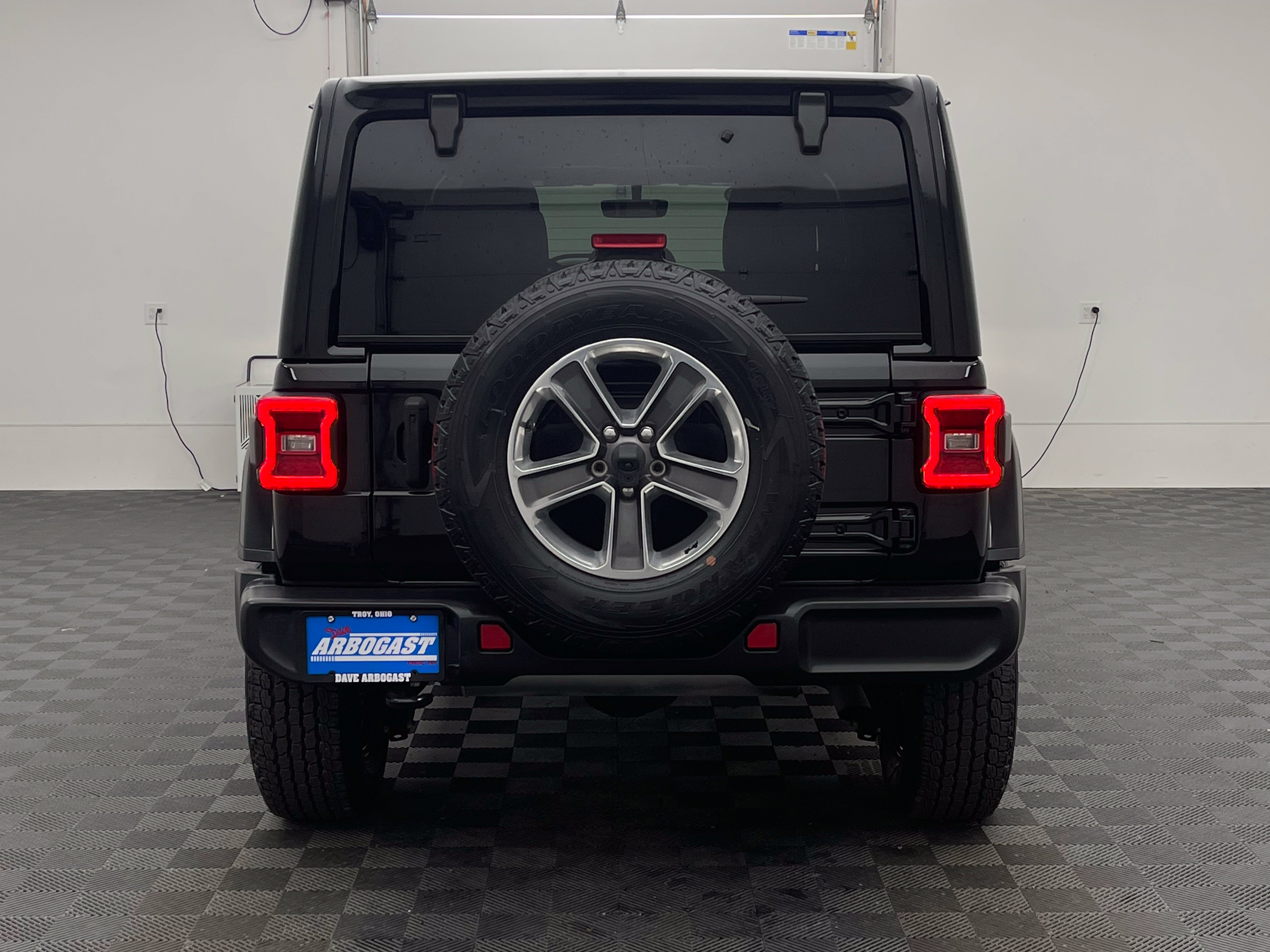 Used 2022 Jeep Wrangler Unlimited Sahara w/ LED Lighting Group AWD/4WD image 7