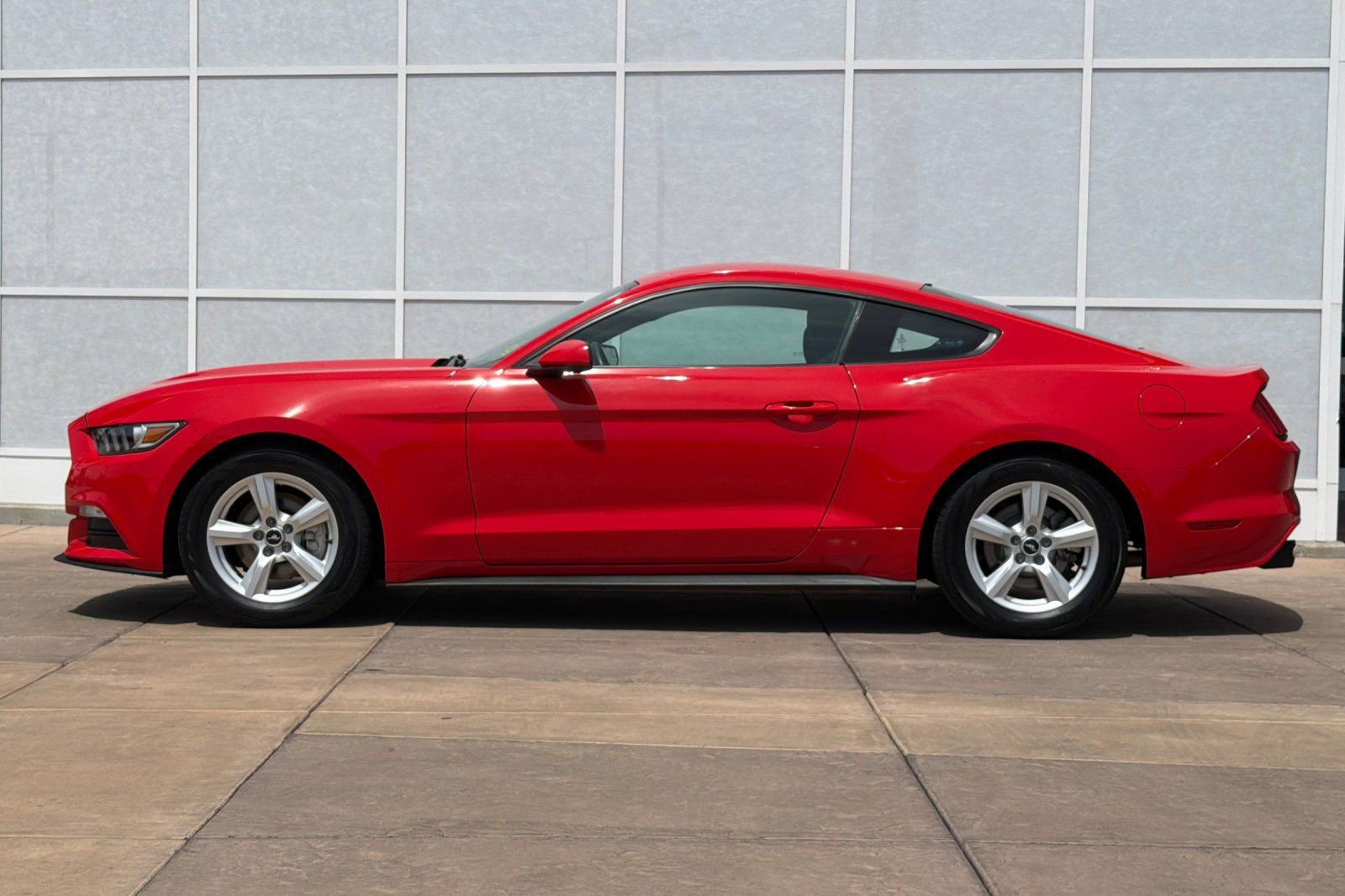 Used 2017 Ford Mustang Coupe RWD image 7