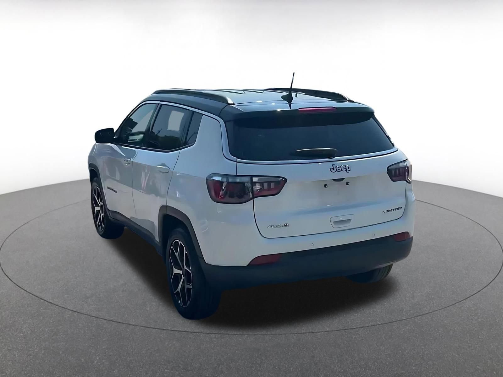 Used 2025 Jeep Compass Limited AWD/4WD image 11