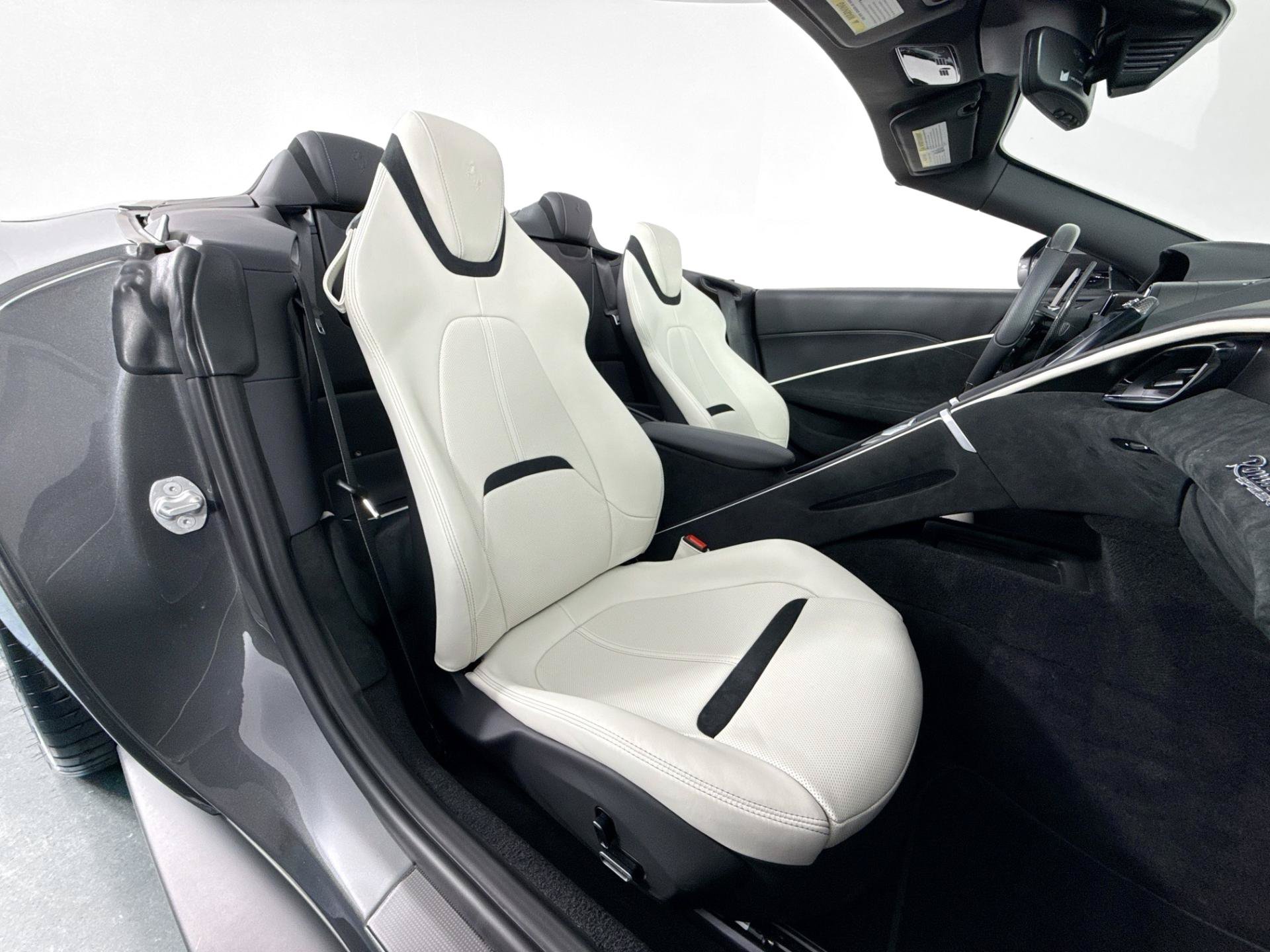 Used 2025 Ferrari Roma Spider RWD image 28