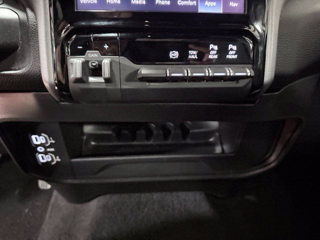 Used 2025 RAM 2500 Big Horn AWD/4WD image 31