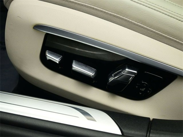 Used 2017 BMW 750i image 18