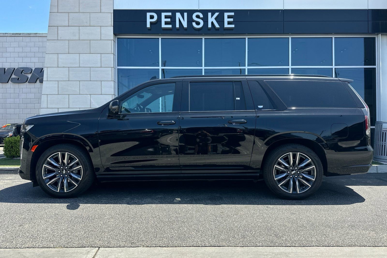 Used 2021 Cadillac Escalade ESV Sport Platinum AWD/4WD image 7