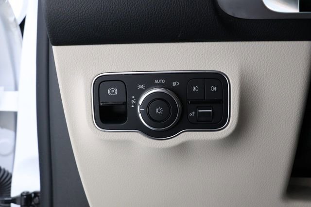 Used 2022 Mercedes-Benz GLB 250 4MATIC image 17
