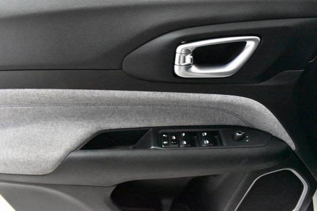 Used 2024 Jeep Compass Latitude image 19