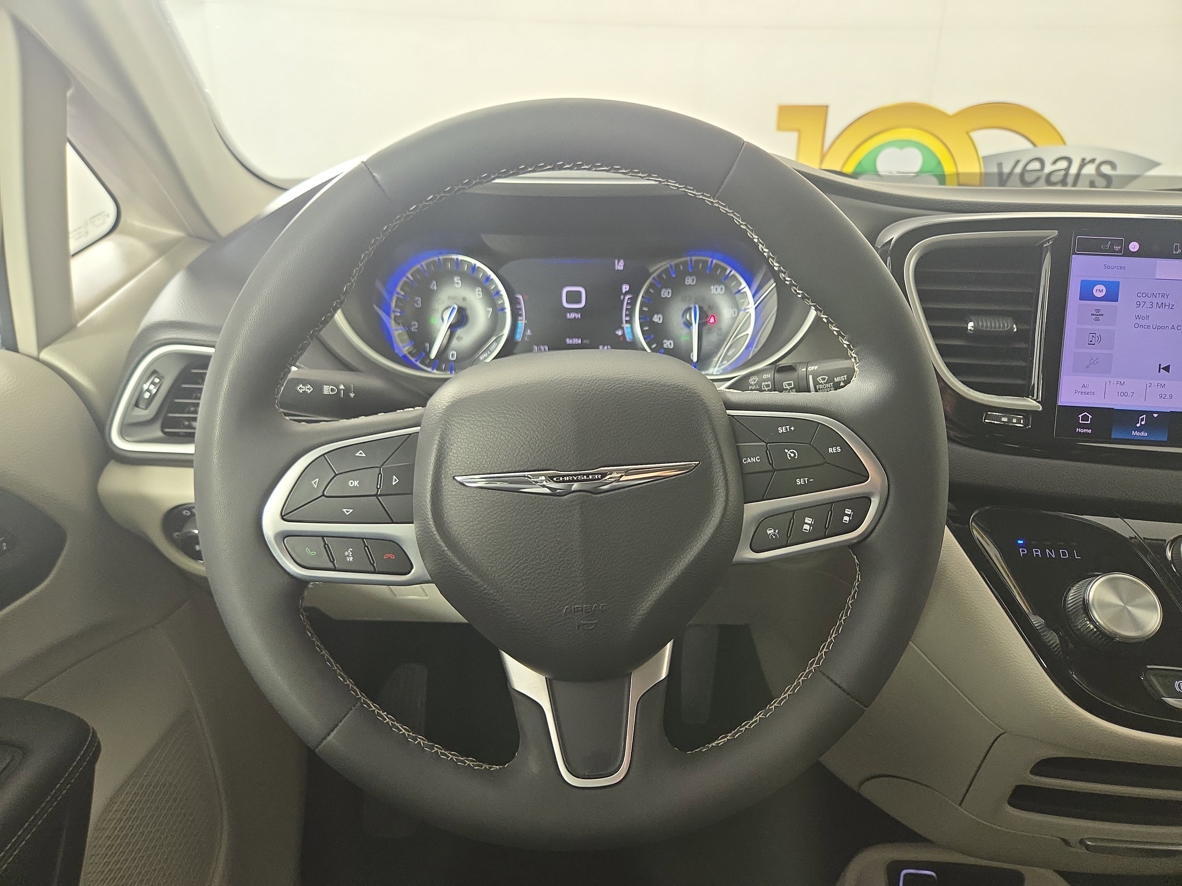Used 2024 Chrysler Pacifica Touring-L image 15