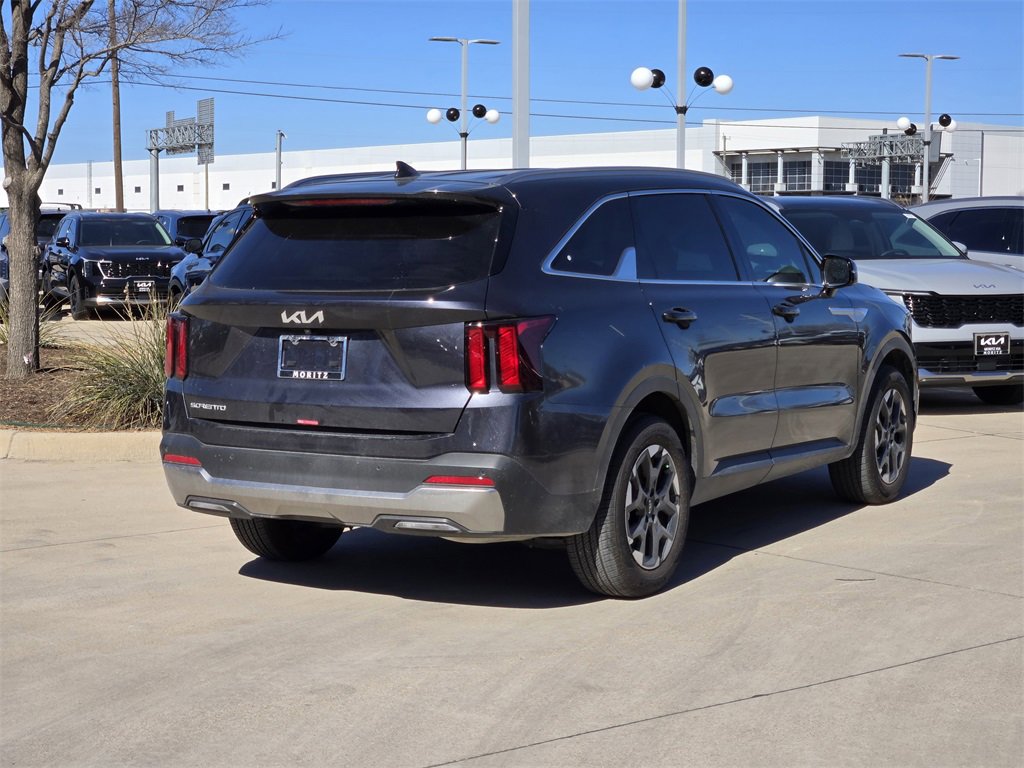 New 2025 Kia Sorento S image 4