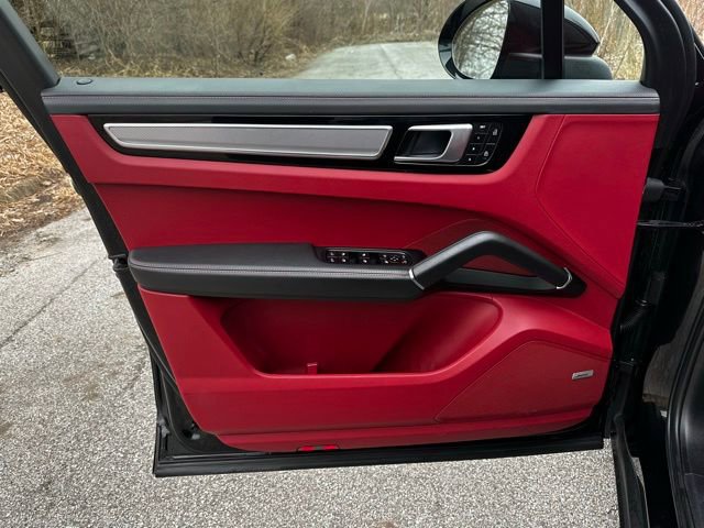 Used 2023 Porsche Cayenne S Platinum image 12