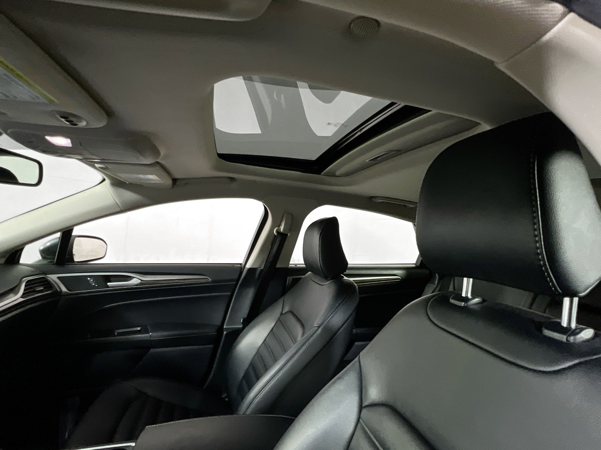 Used 2020 Ford Fusion SEL FWD image 22