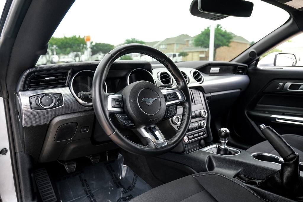 Used 2022 Ford Mustang GT RWD image 2