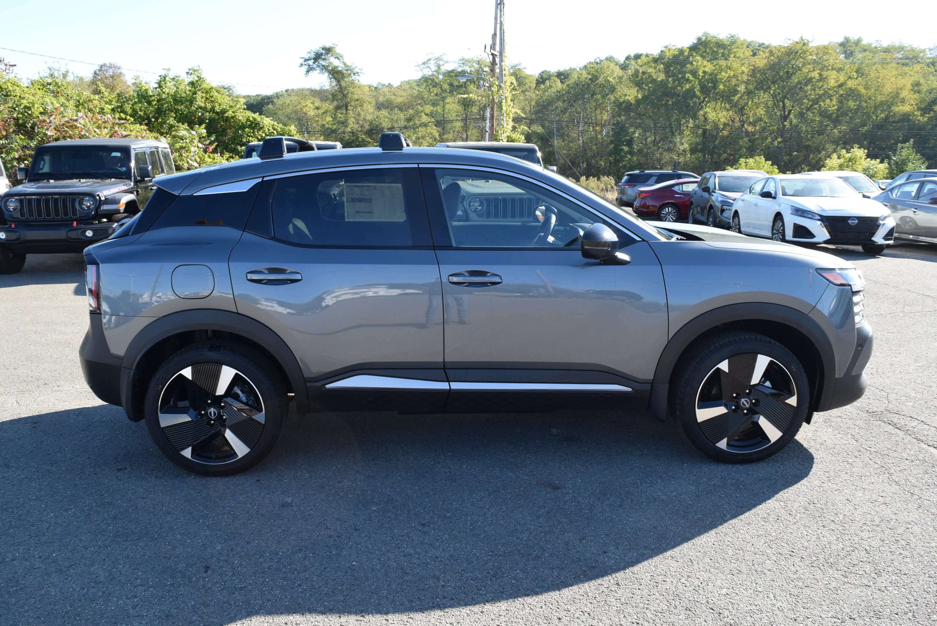 Used 2026 Nissan Kicks SR w/ Cold Weather Package AWD/4WD image 5