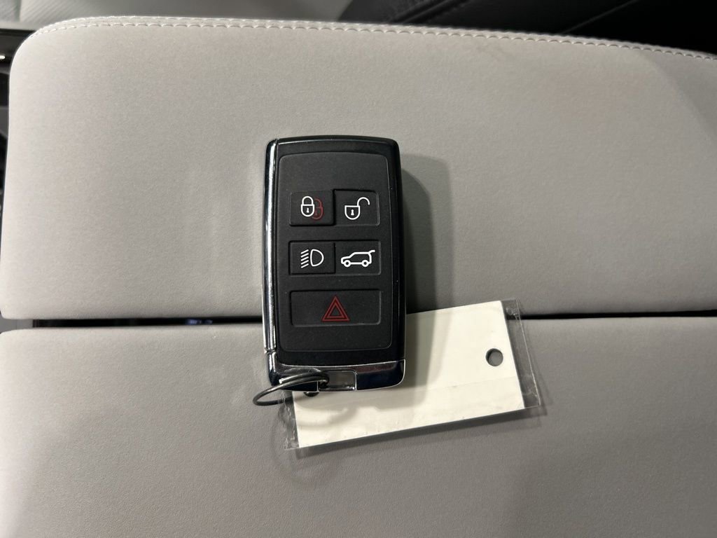 Used 2024 Land Rover Range Rover Evoque Dynamic SE AWD/4WD image 24