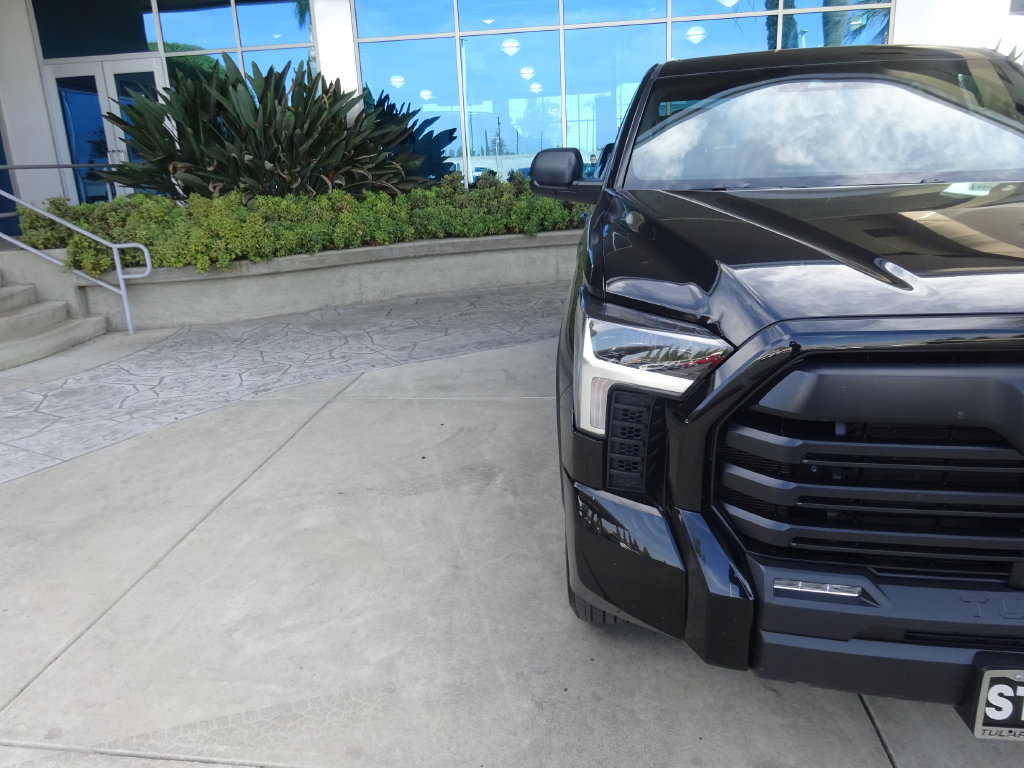 Used 2025 Toyota Tundra SR5 AWD/4WD image 30