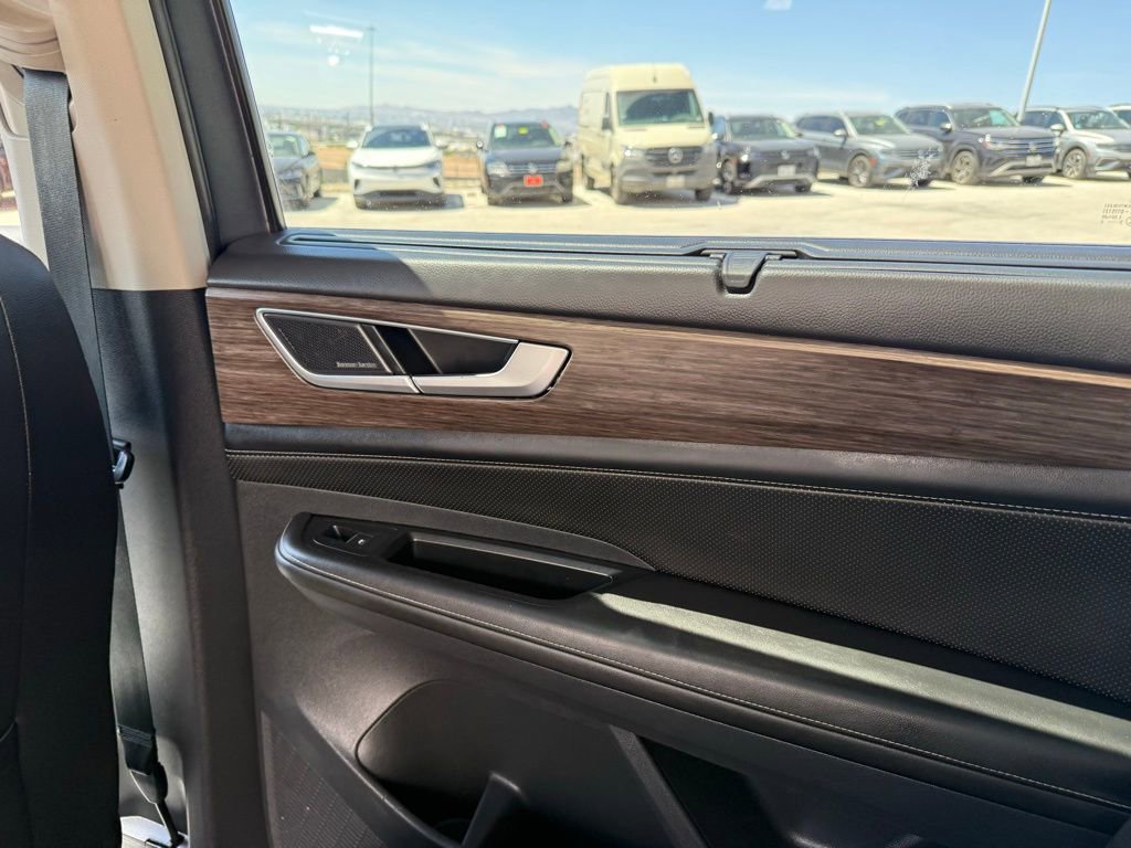Used 2024 Volkswagen Atlas SEL Premium R-Line image 10