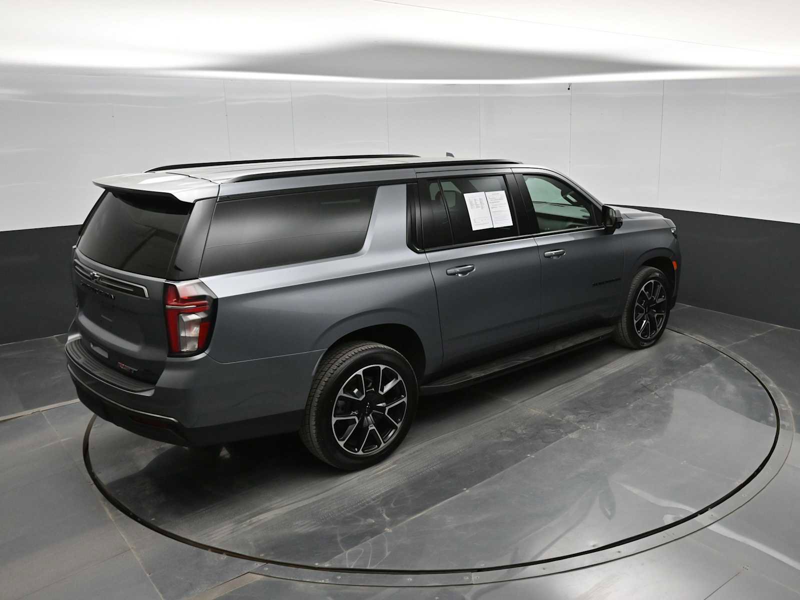 Used 2022 Chevrolet Suburban RST w/ Luxury Package AWD/4WD image 29