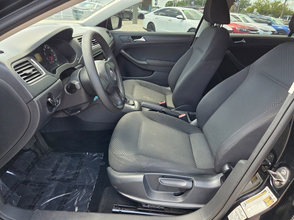 Used 2011 Volkswagen Jetta Sedan FWD image 3