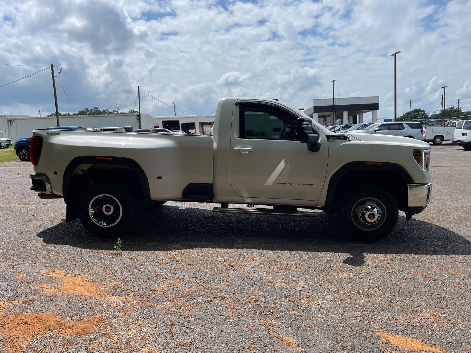 Used 2022 GMC Sierra 3500 SLE w/ SLE Convenience Package AWD/4WD image 6