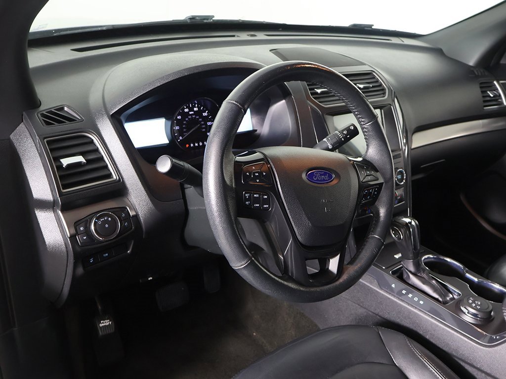 Used 2018 Ford Explorer XLT w/ Equipment Group 202A image 24