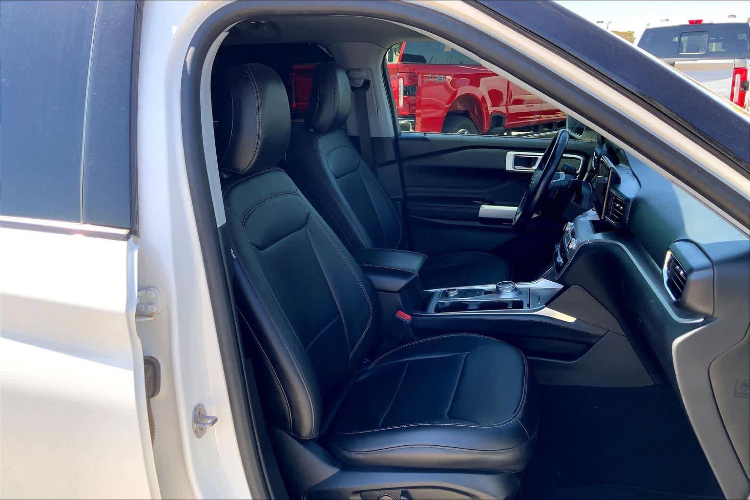 Used 2021 Ford Explorer XLT w/ Equipment Group 202A AWD/4WD image 9
