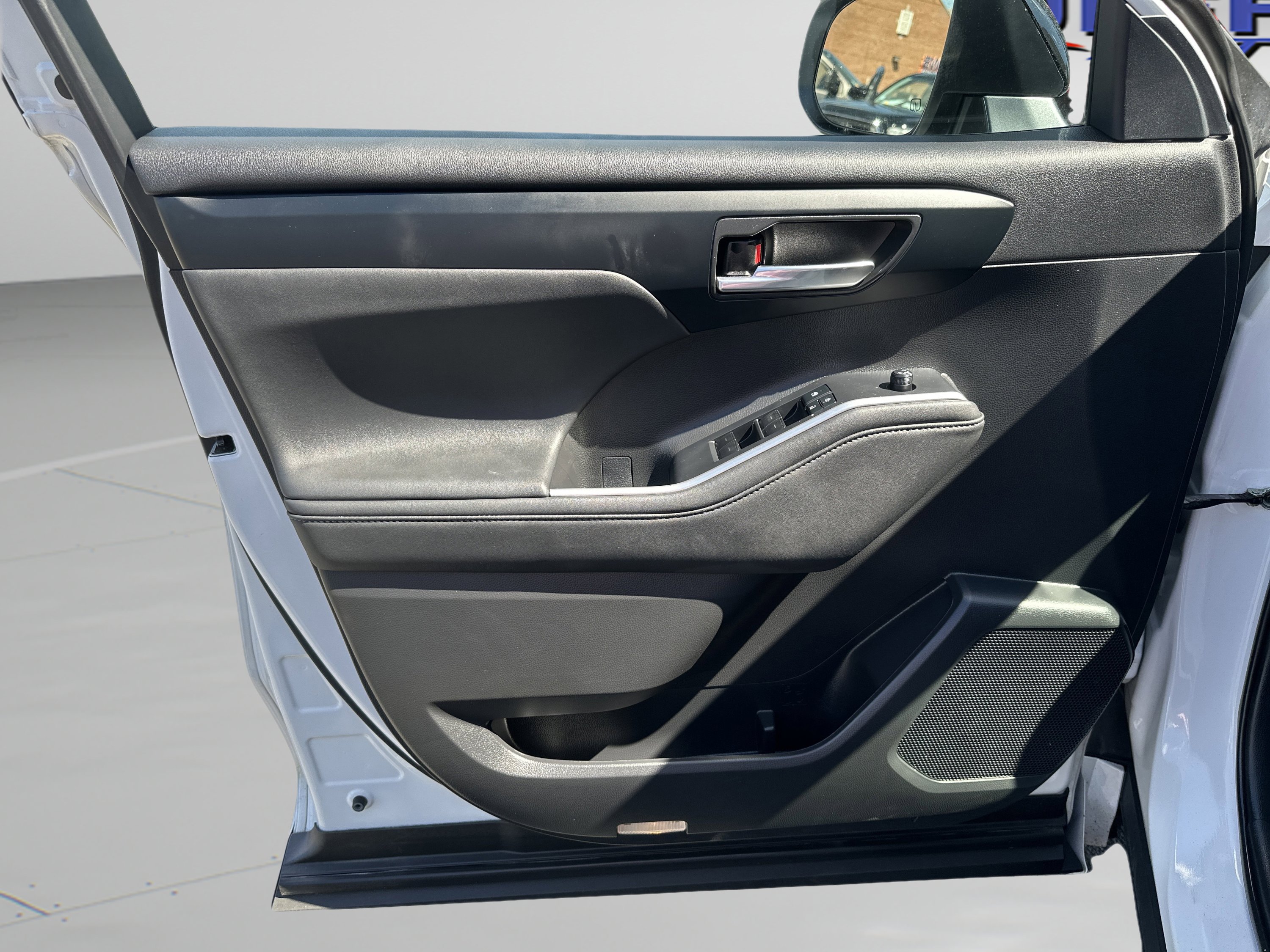 Used 2022 Toyota Highlander XSE image 18