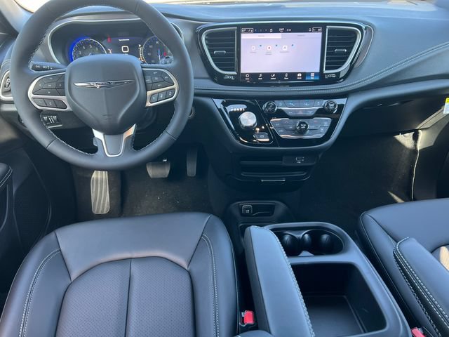 New 2026 Chrysler Pacifica Select AWD/4WD video 2