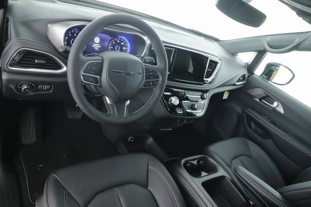 New 2026 Chrysler Pacifica Select image 17