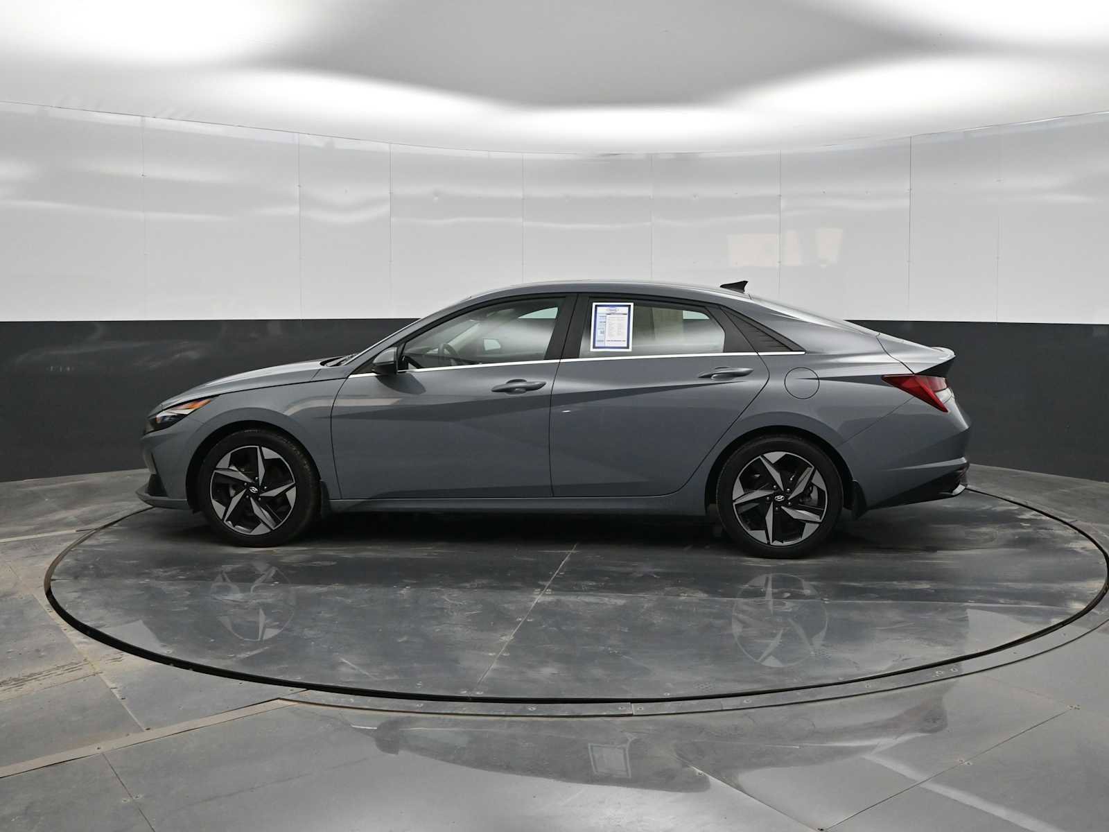 Used 2023 Hyundai Elantra Limited image 5