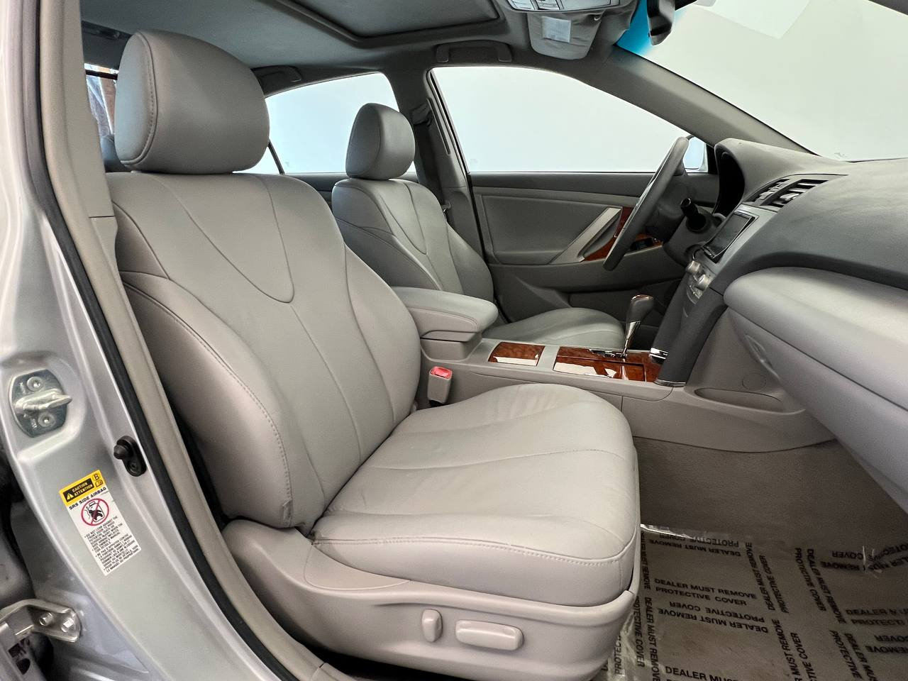 Used 2011 Toyota Camry XLE w/ XLE Extra-Value Pkg #2 image 12