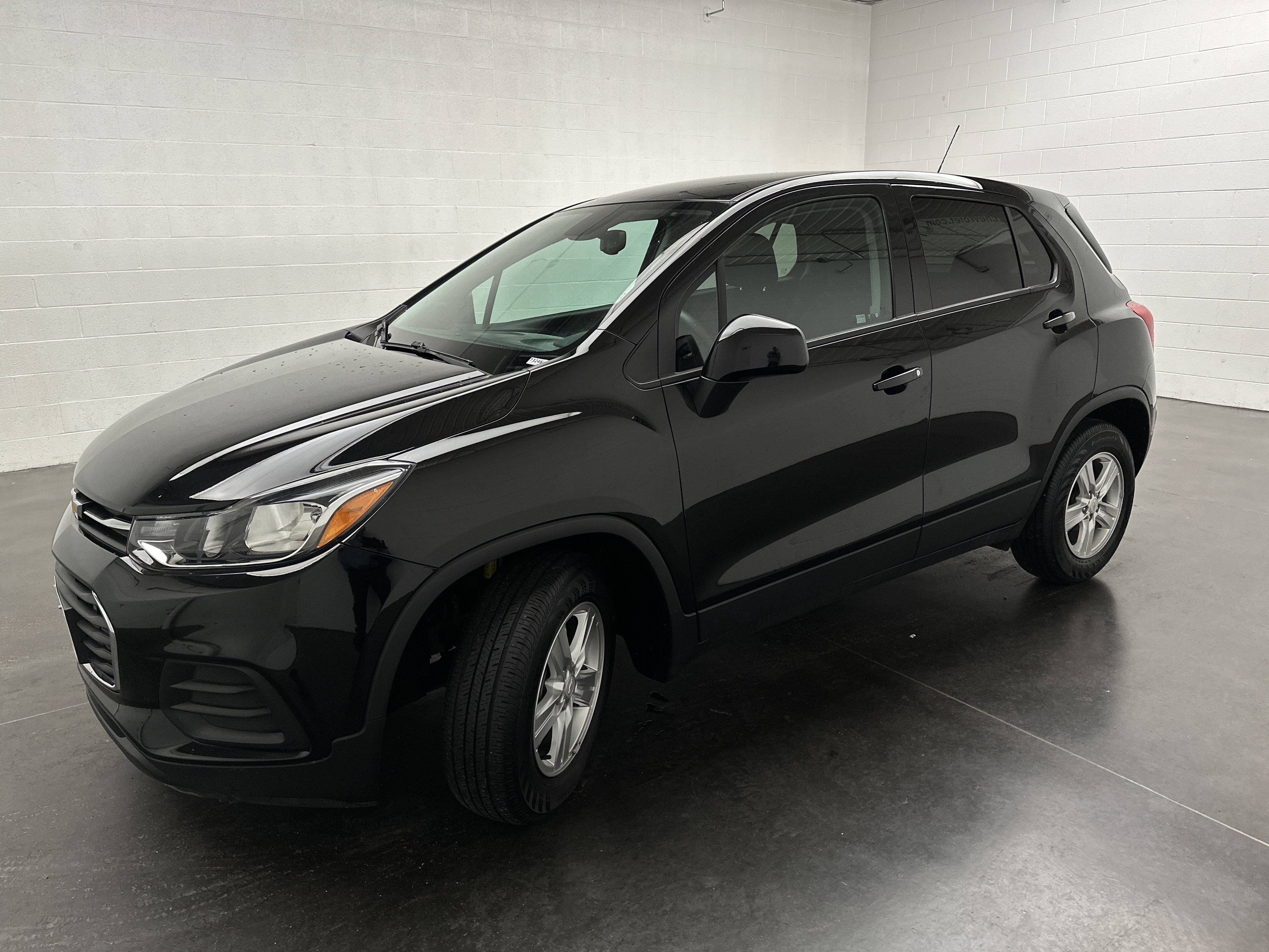 Used 2020 Chevrolet Trax LS w/ Tint and Cruise Package FWD image 4