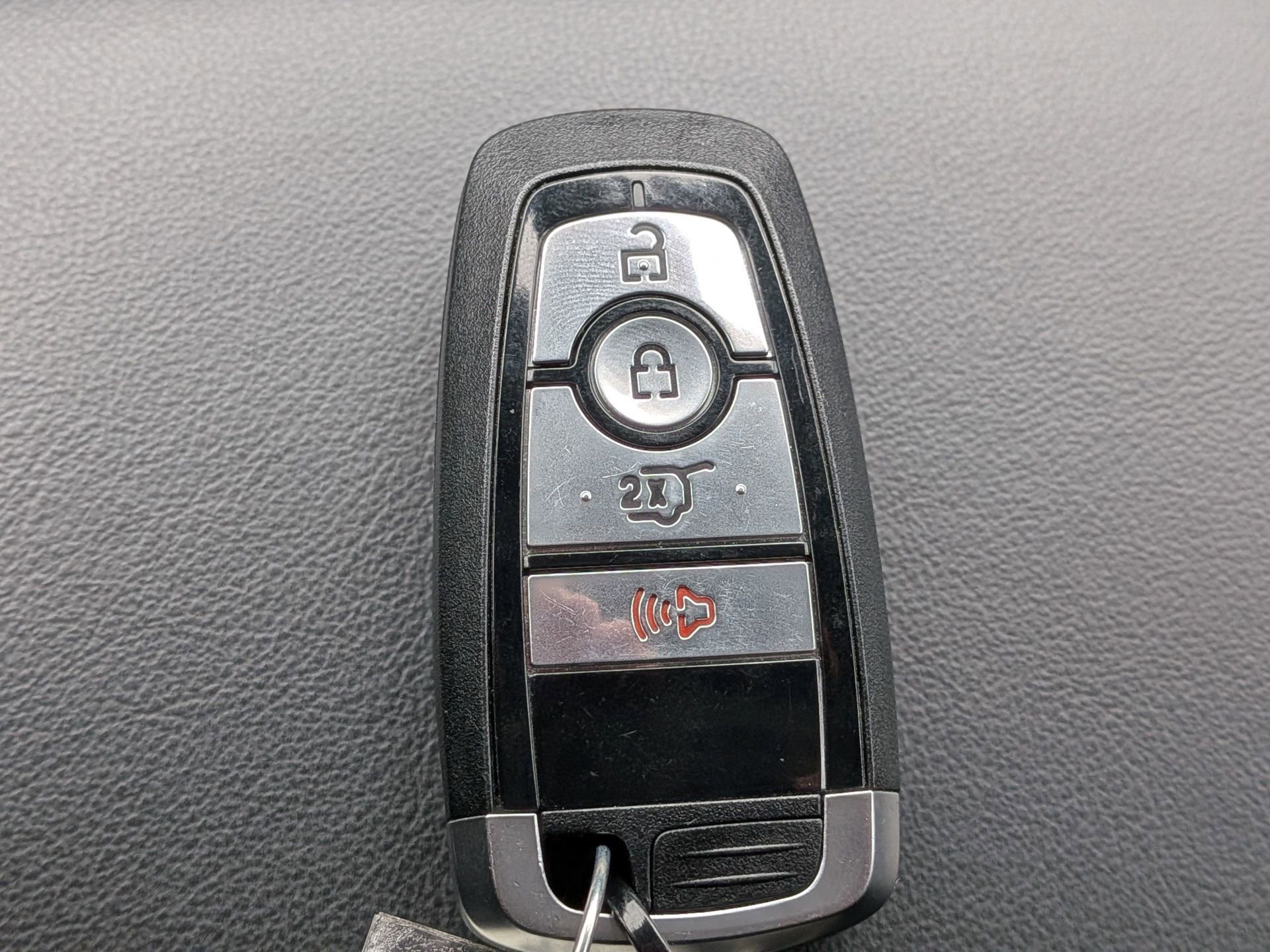 Used 2023 Ford Explorer XLT image 33