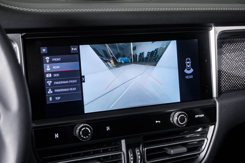 Certified 2025 Porsche Macan GTS image 23