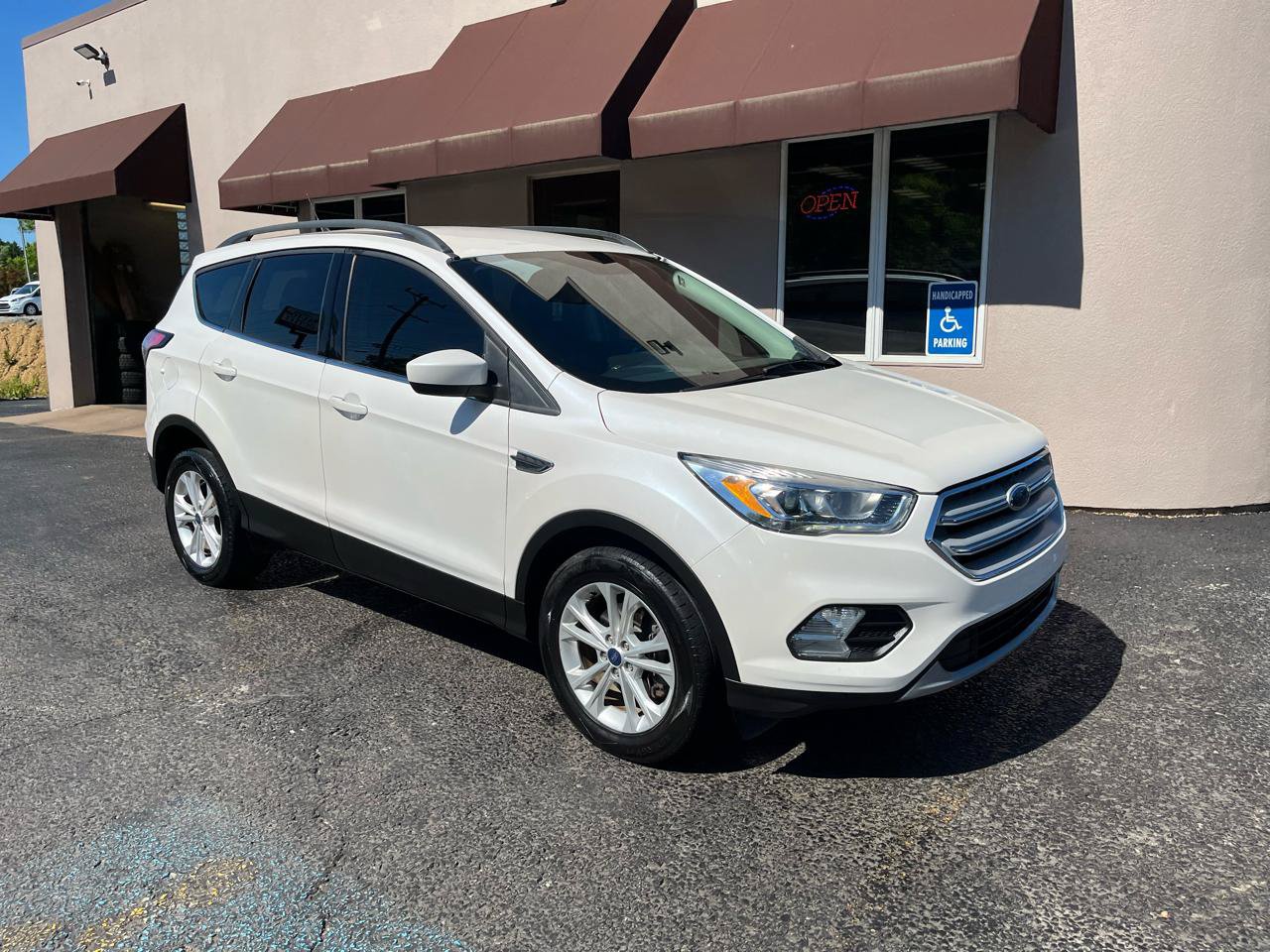 Used 2018 Ford Escape SEL AWD/4WD image 3