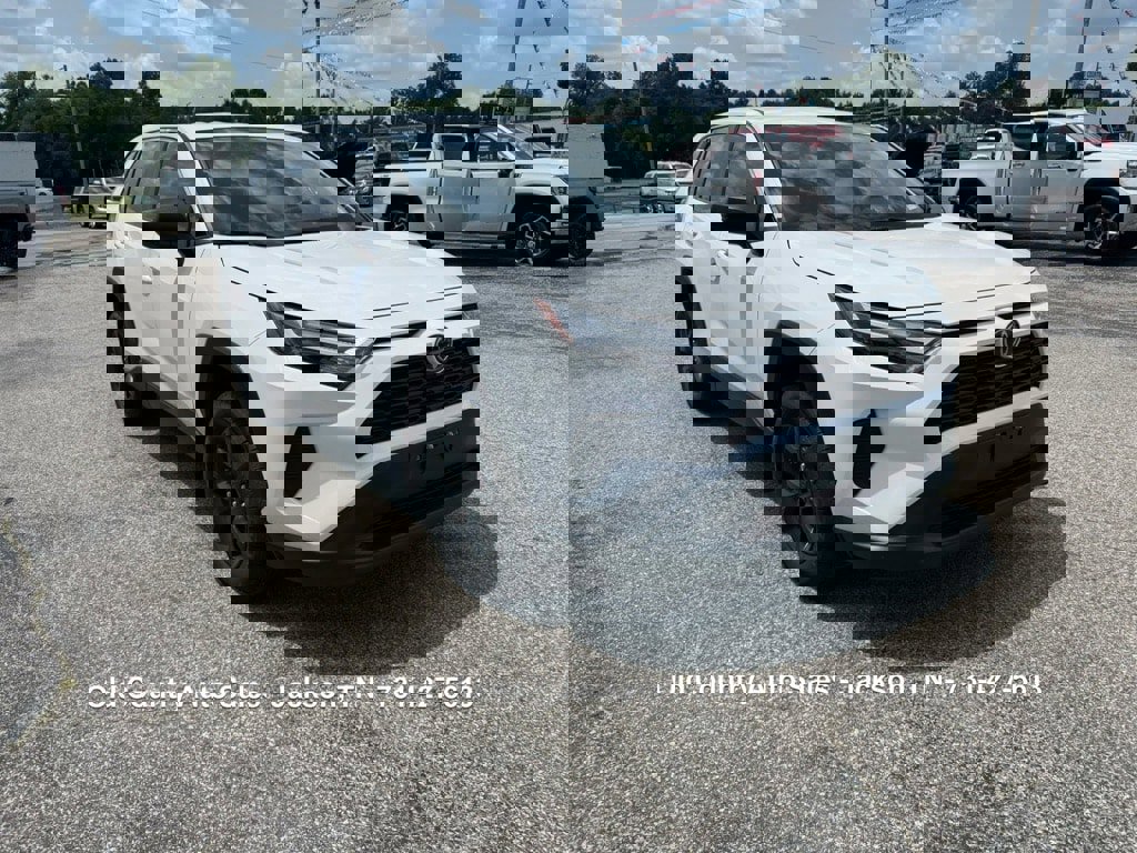 Used 2024 Toyota RAV4 LE image 4