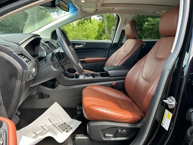 Used 2019 Ford Edge Titanium w/ Equipment Group 301A AWD/4WD image 17