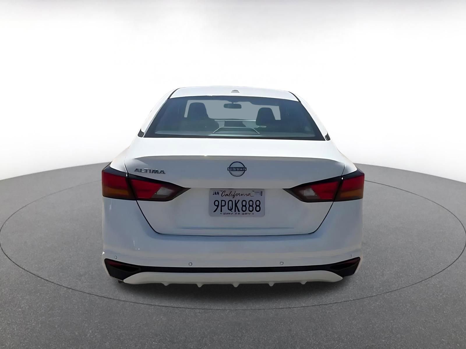 Used 2025 Nissan Altima 2.5 SV FWD image 12