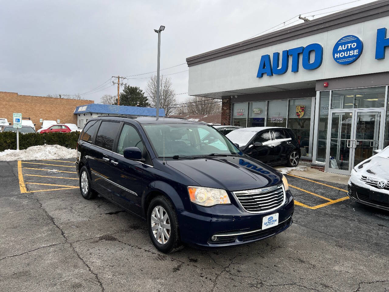 Used 2015 Chrysler Town & Country Touring w/ Driver Convenience Group image 3