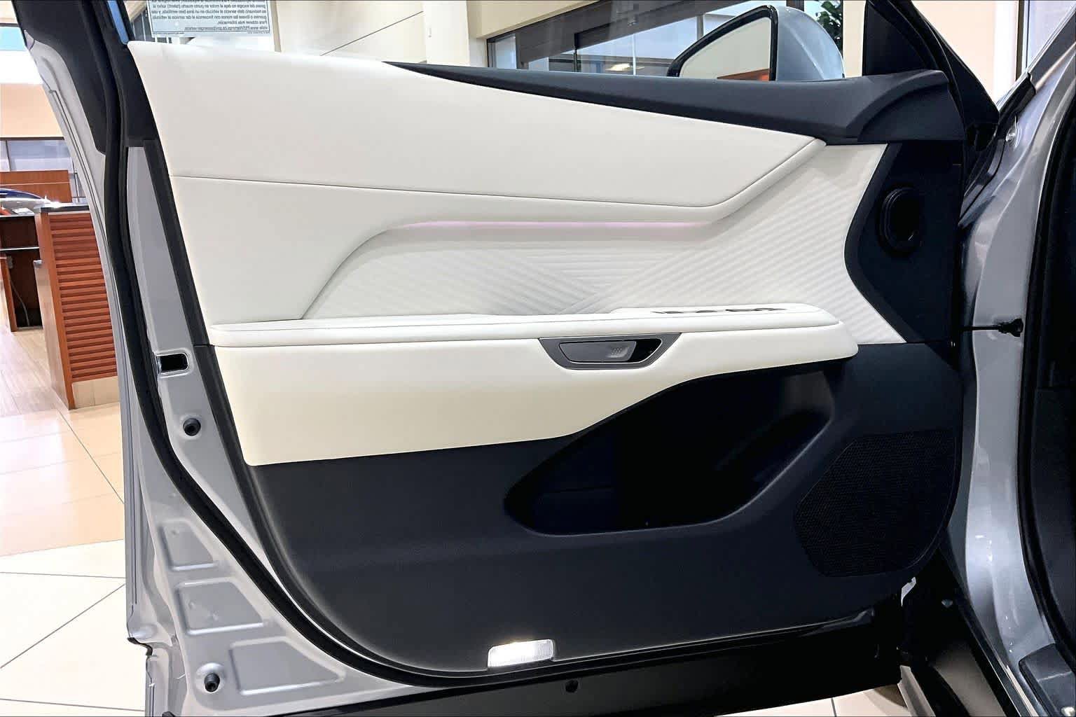 New 2026 Lexus ES 350e FWD image 16