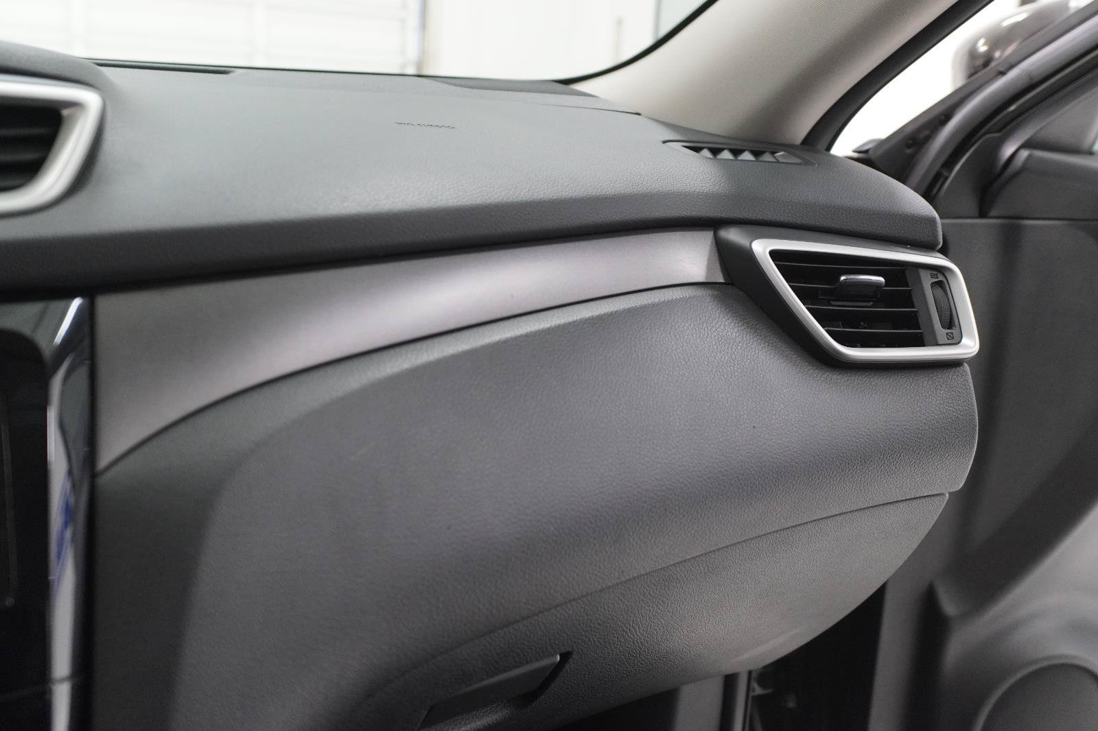 Used 2016 Nissan Rogue S w/ Appearance Package FWD image 20