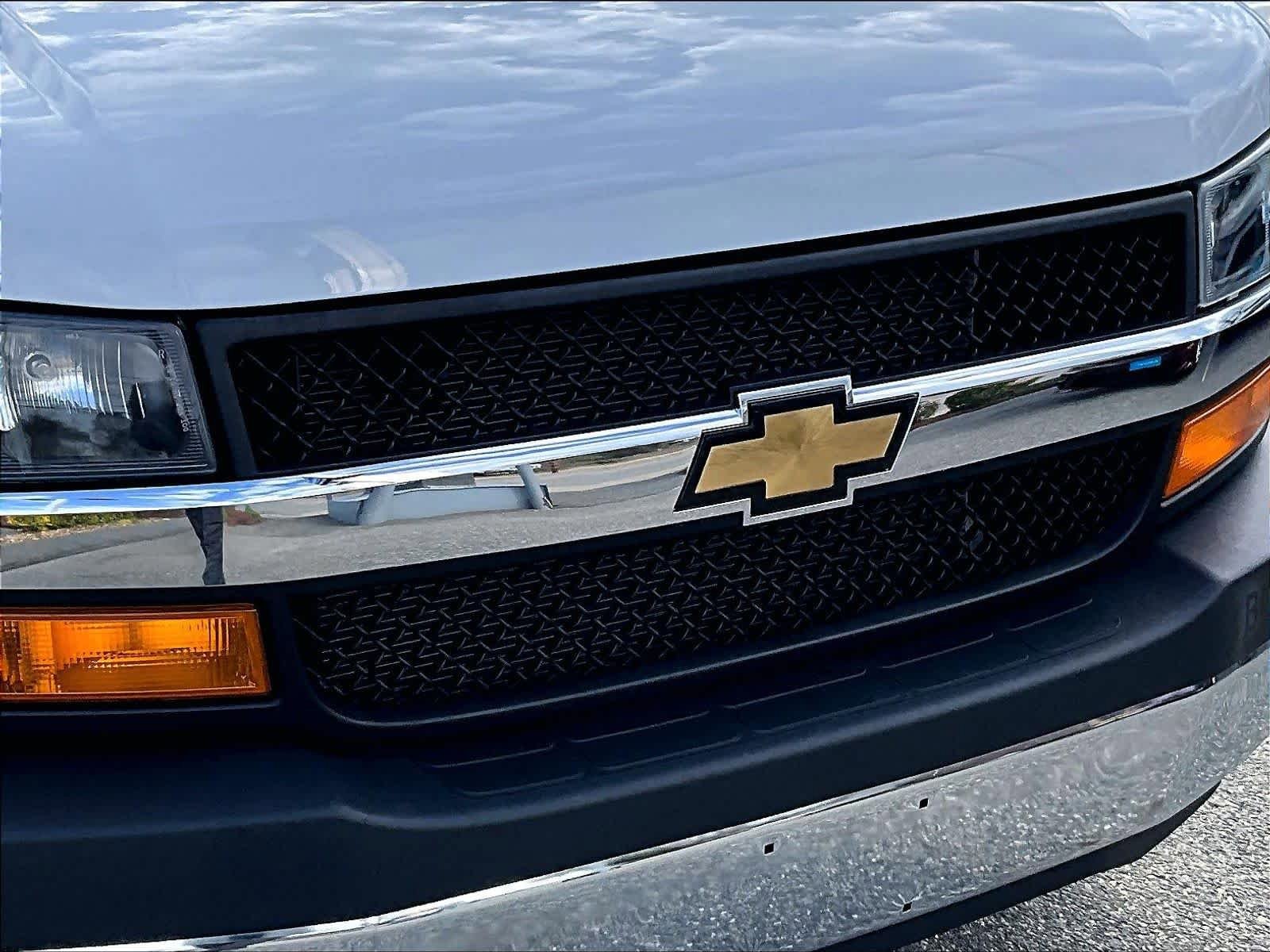 Used 2024 Chevrolet Express 2500 w/ Driver Convenience Package image 28