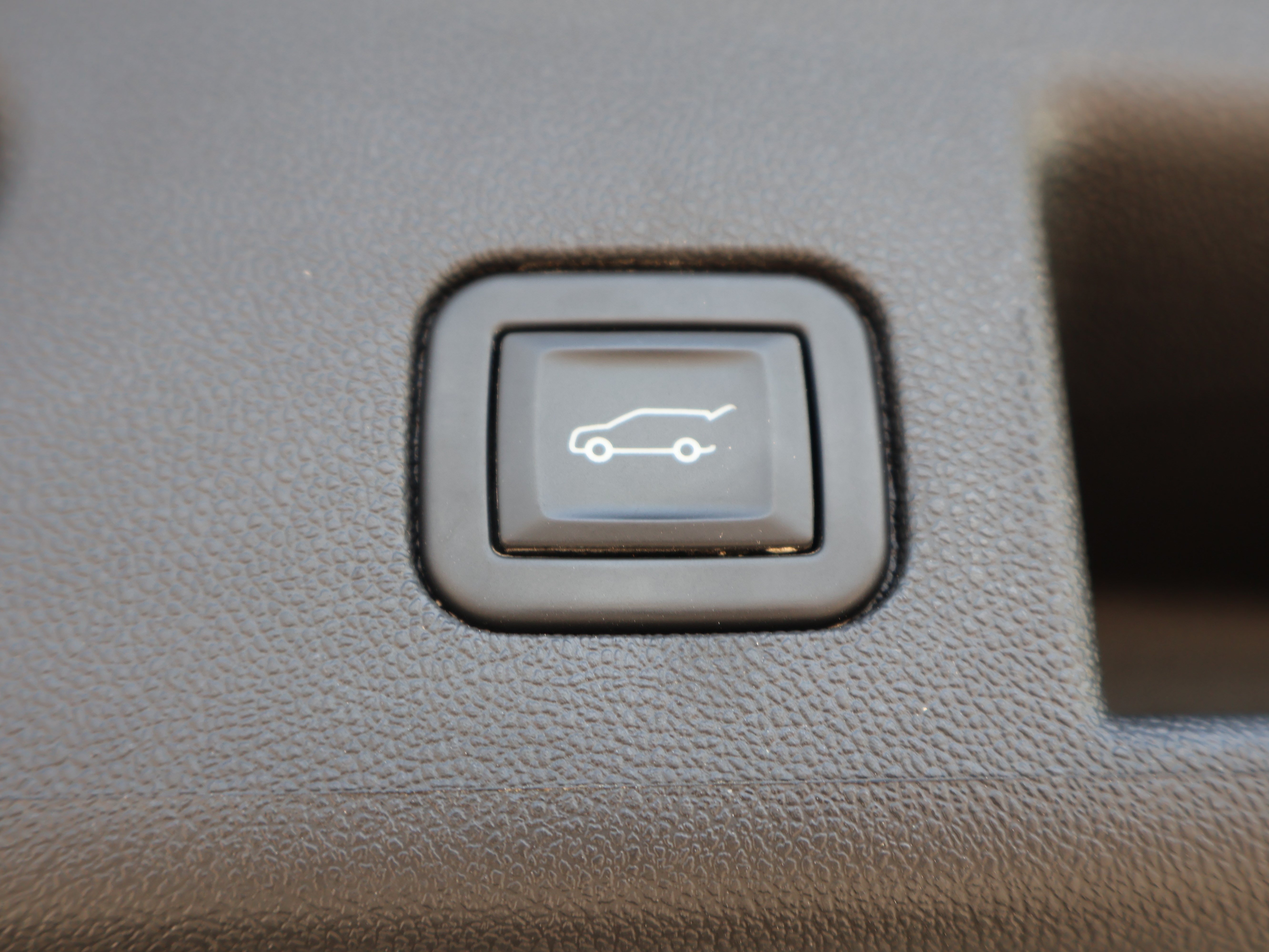 Used 2023 Chevrolet Equinox RS w/ LPO, Floor Liner Package AWD/4WD image 16