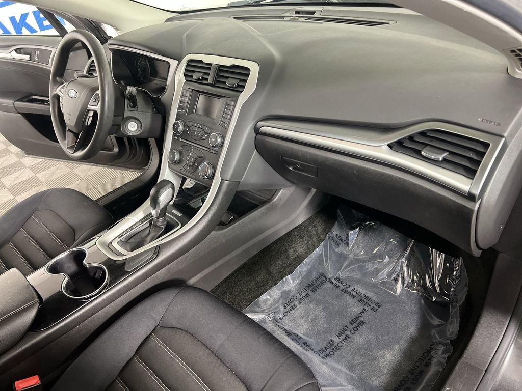 Used 2015 Ford Fusion SE image 25