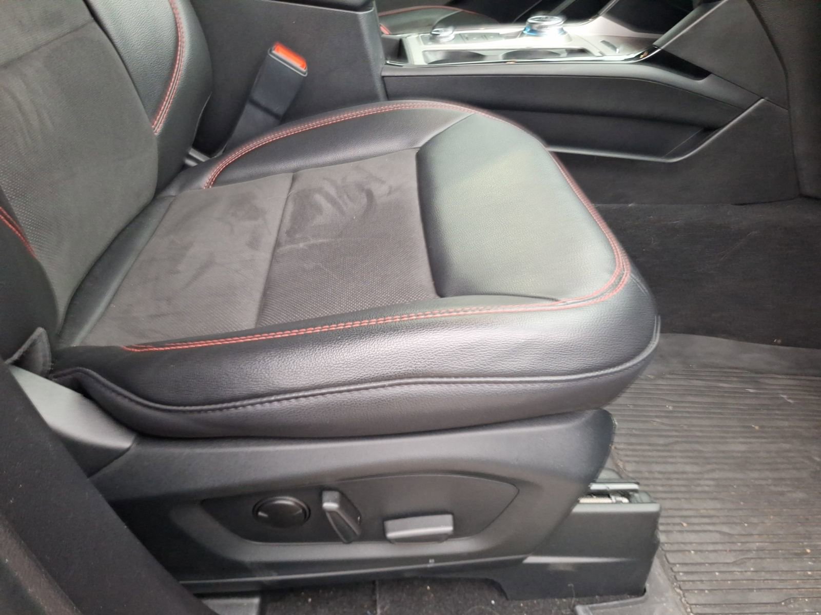 Used 2023 Ford Explorer ST-Line image 30