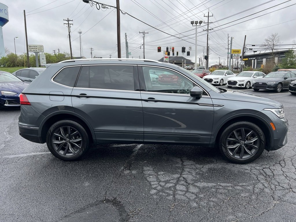 Used 2022 Volkswagen Tiguan SE w/ Panoramic Sunroof Package image 5