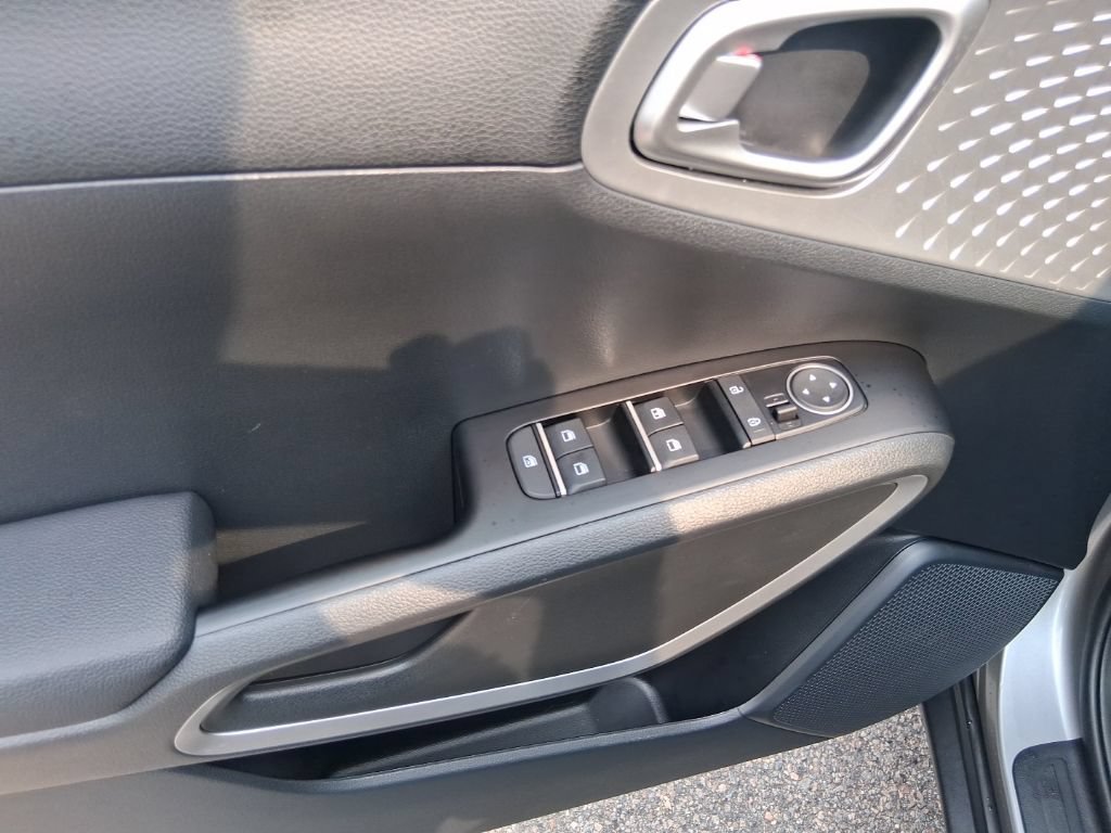 Used 2025 Kia Soul S FWD image 9