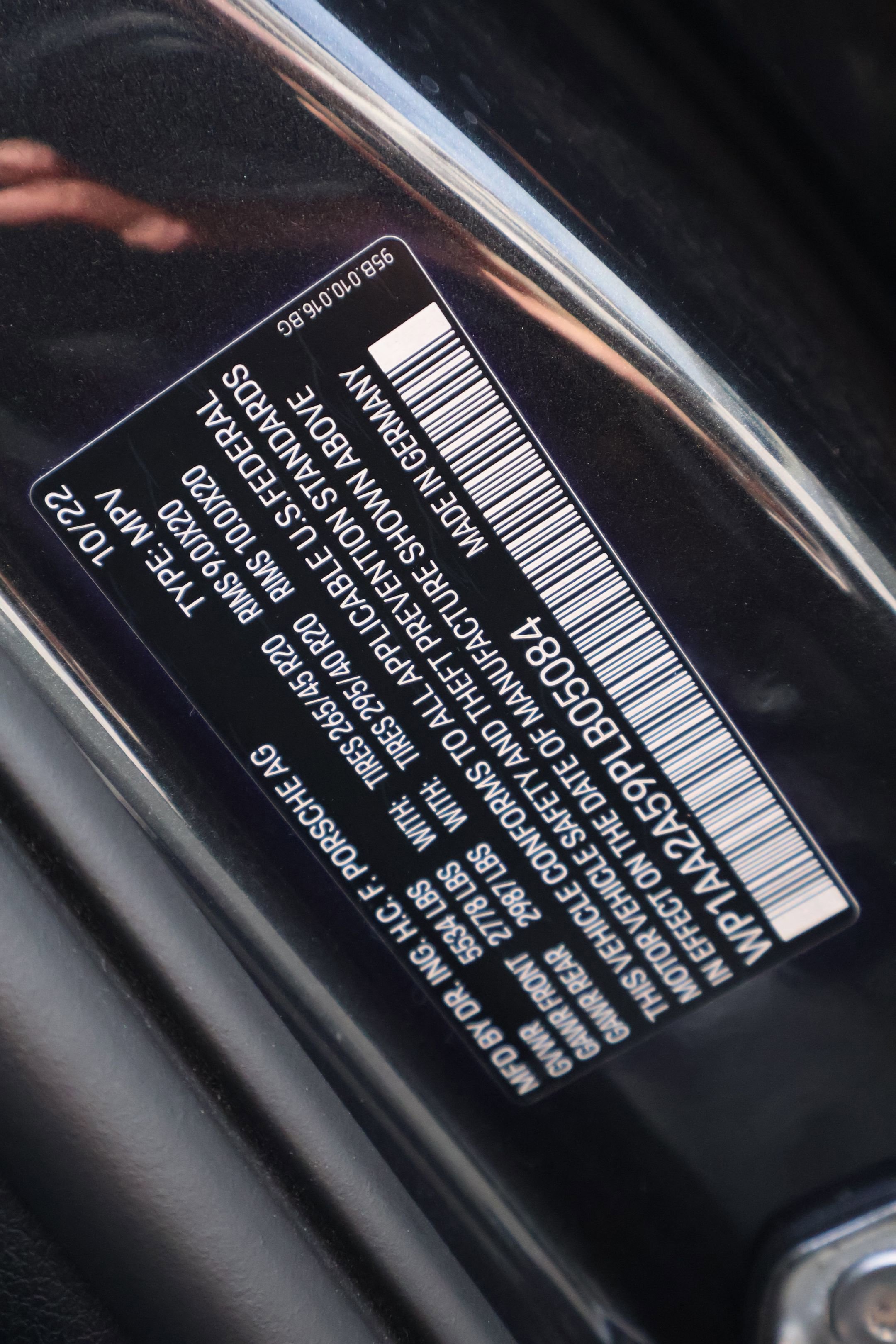 Certified 2023 Porsche Macan image 30