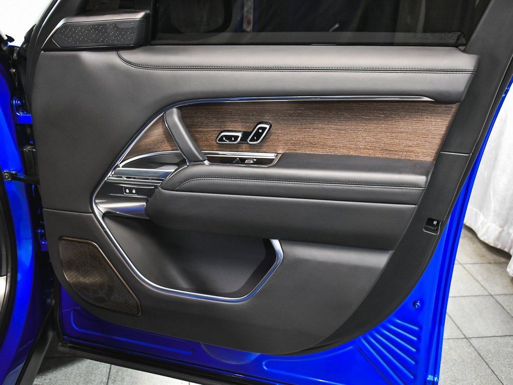 Used 2024 Land Rover Range Rover Autobiography image 18