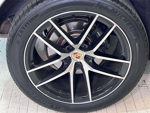 Used 2022 Porsche Macan w/ Premium Package Plus image 14